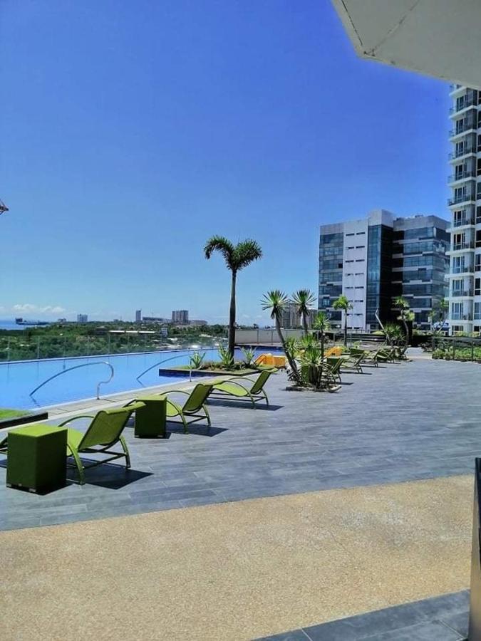 Mactan Newtown Beach Condo Мактан Экстерьер фото