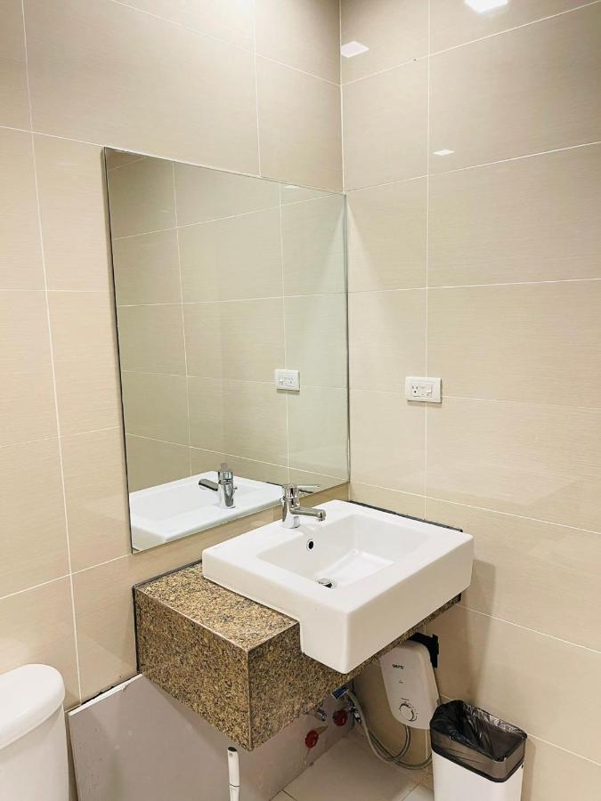 Mactan Newtown Beach Condo Мактан Экстерьер фото